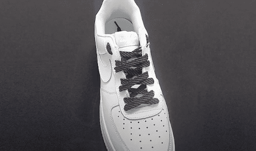 Xỏ dây giày Nike AF1 kiểu vắt chéo trên – dưới mới lạ