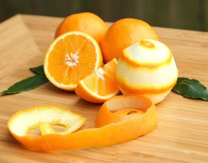 Sử dụng vỏ của các loại trái cây họ cam quýt để khử mùi hôi được đánh giá cao
