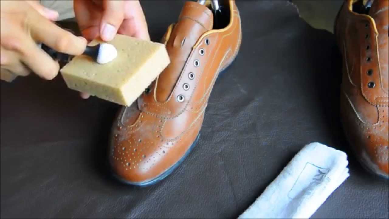 Cách làm mềm giày da với dầu dừa hiệu quả chỉ sau vài phút