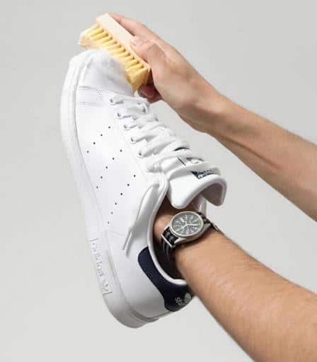 Tổng hợp những cách làm sạch giày sneaker trắng hiệu quả