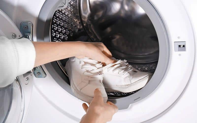Giặt bằng máy giúp làm sạch nhanh chóng, tiết kiệm thời gian