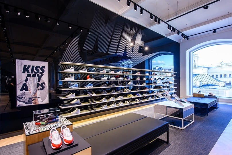 Không gian shop trưng bày giày thể thao Nike