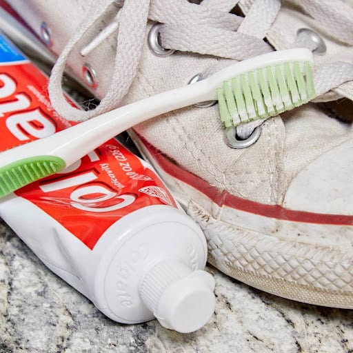 Đánh bật mọi vết bẩn khi sử dụng kem đánh răng 