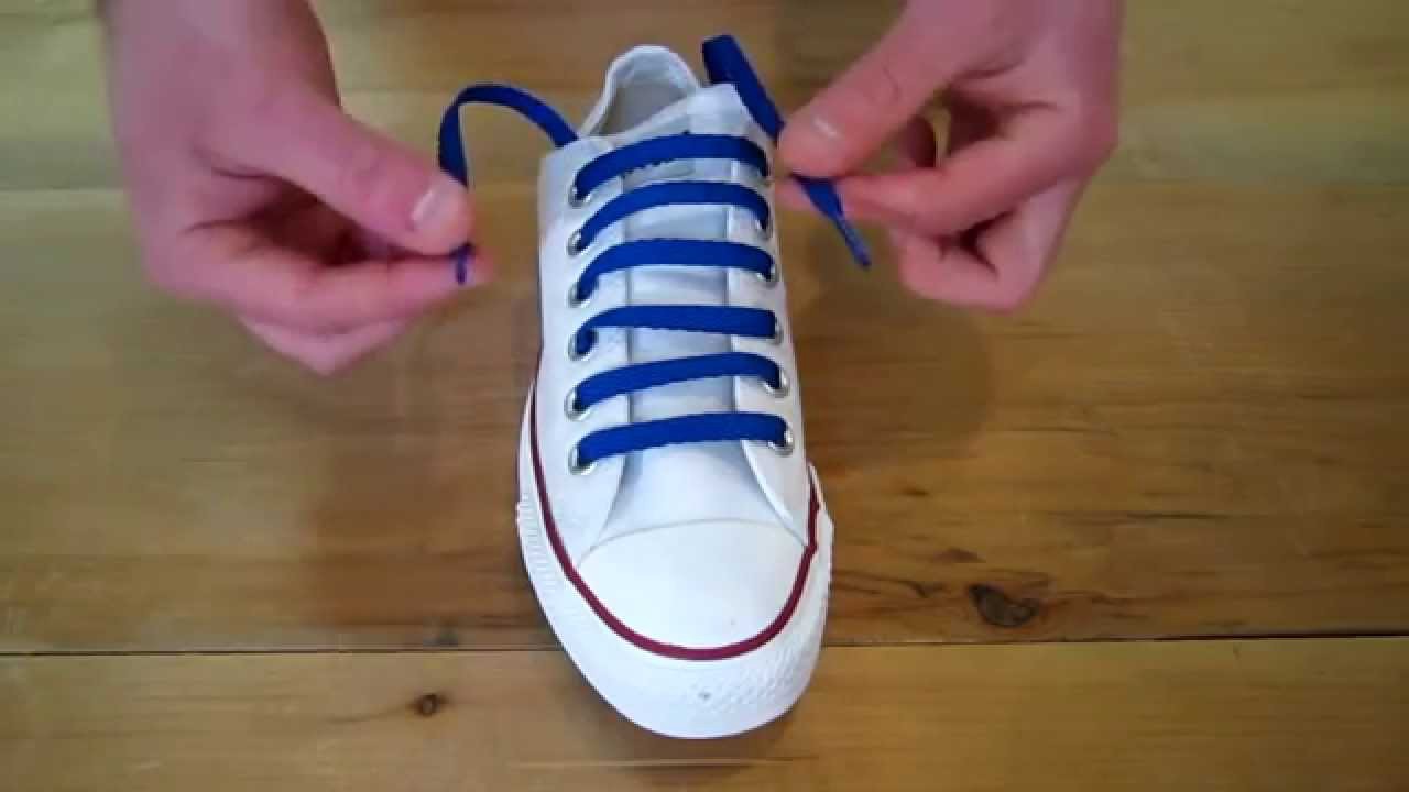 Cách xử lý dây giày quá ngắn bằng cách thắt thẳng khá đơn giản