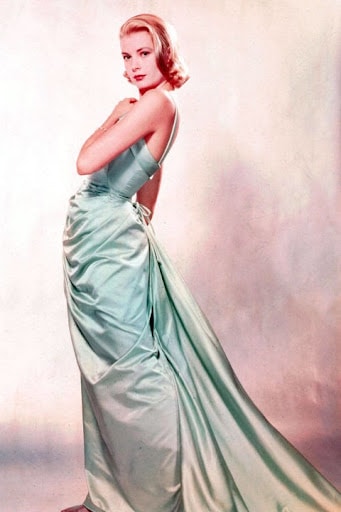 Grace Kelly trong trang phục của Edith Head tại lễ trao giải Oscar năm 1955