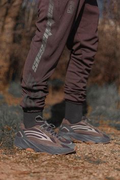 Giày Adidas Yeezy 700 V2 Geode