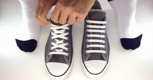 Hướng dẫn cách buộc dây giày Converse siêu dễ và đẹp mắt