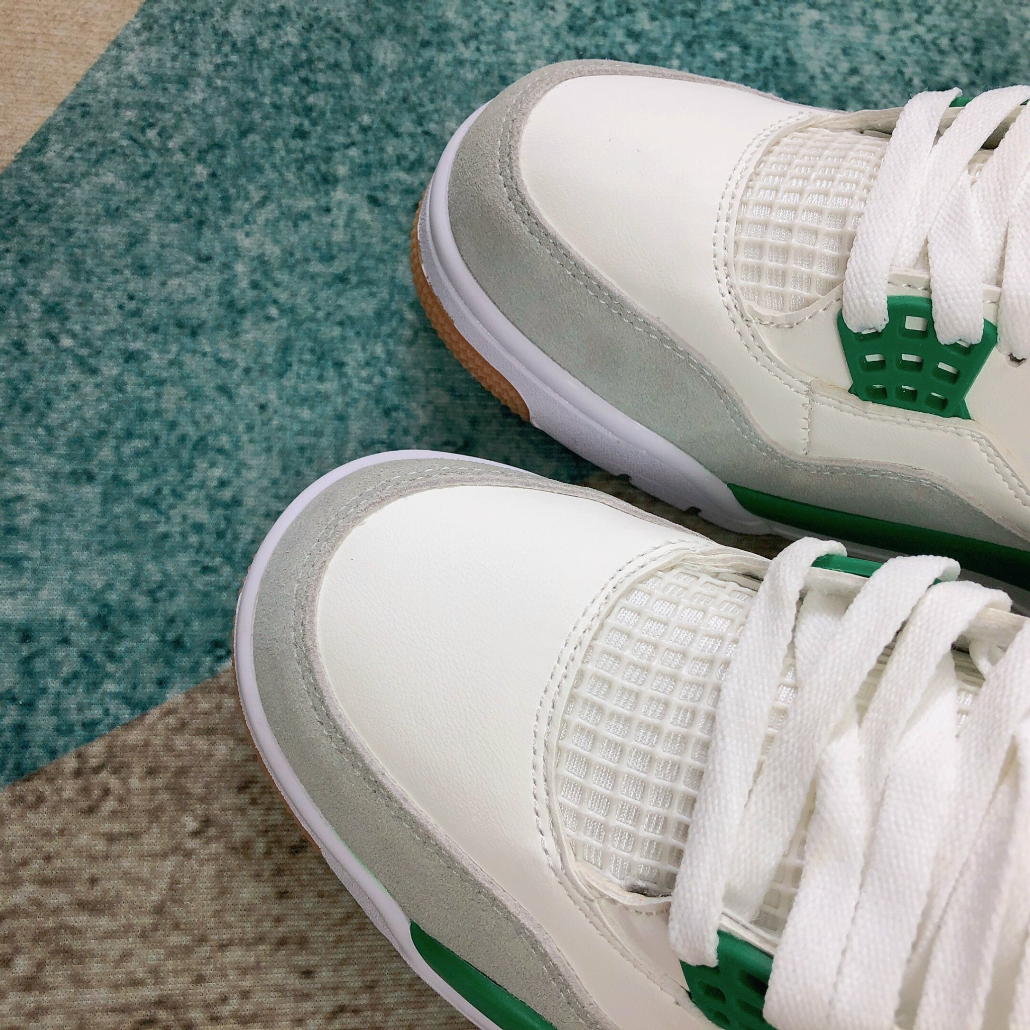 Giày Nike Air Jordan 4 Retro Pine Green Siêu Cấp
