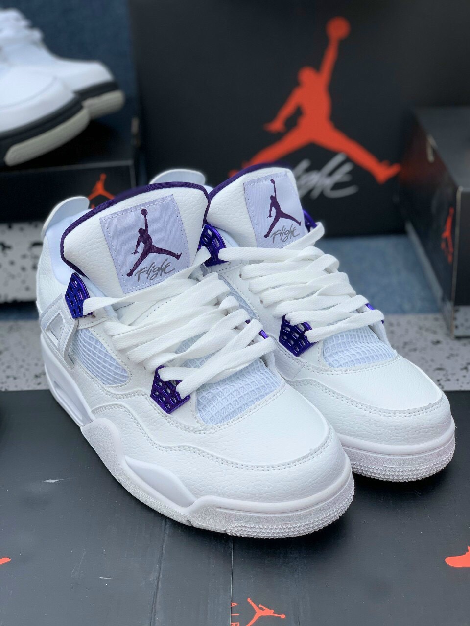 Giày Nike Jordan 4  là một mẫu Sneaker high fashion 