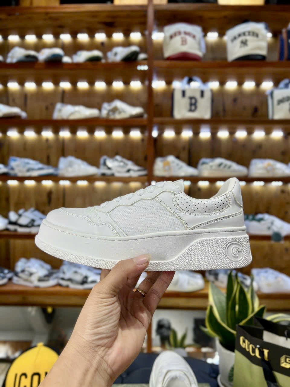 Giày Gucci GG Embossed Sneaker White Like Auth