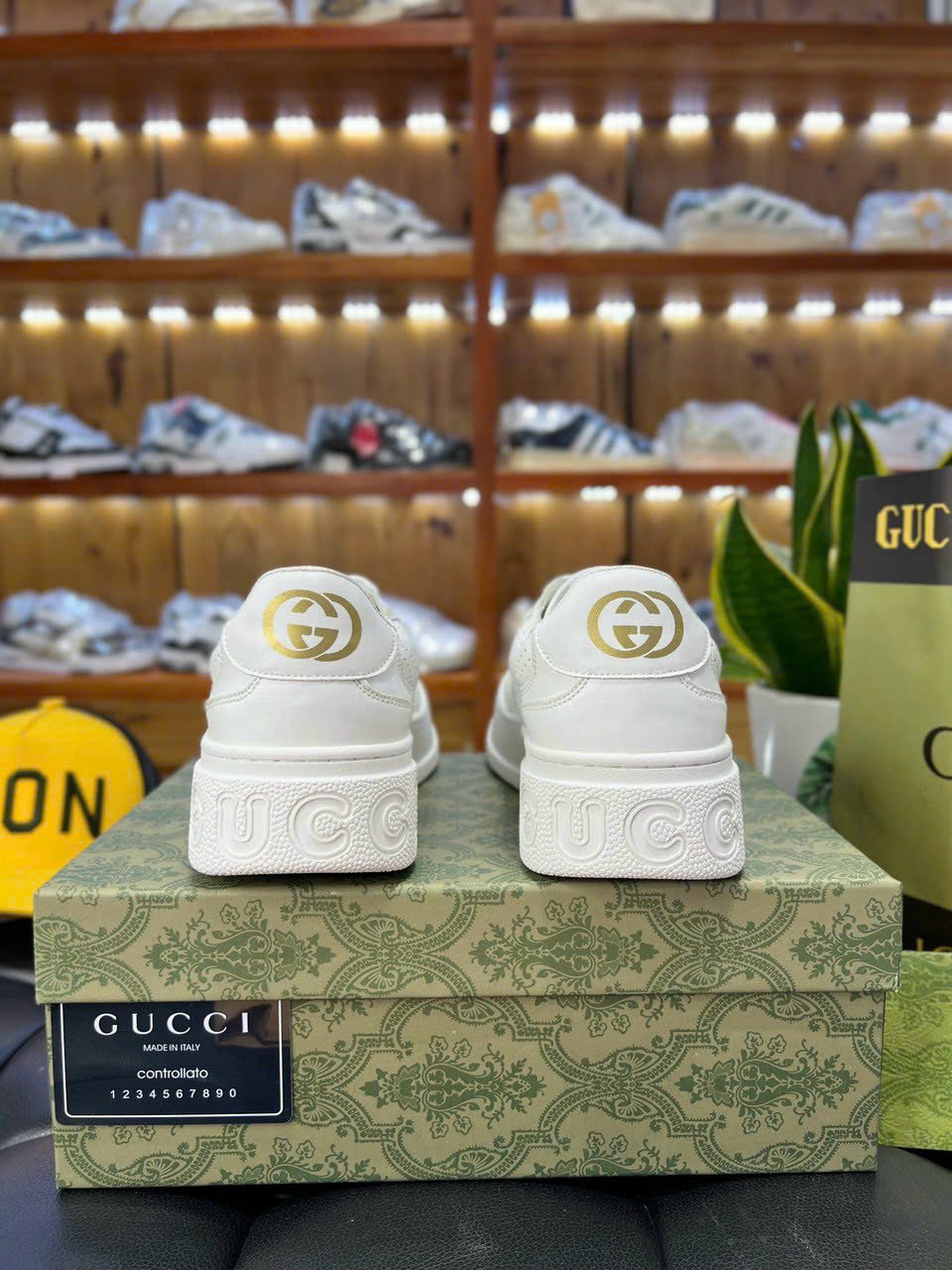 Giày Gucci GG Embossed Sneaker White Like Auth