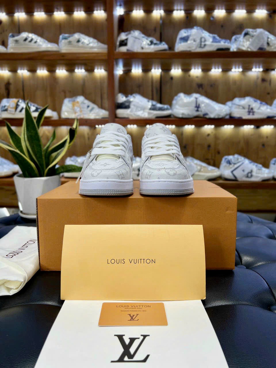 Giày Louis Vuitton LV Trainer White Grey Like Auth