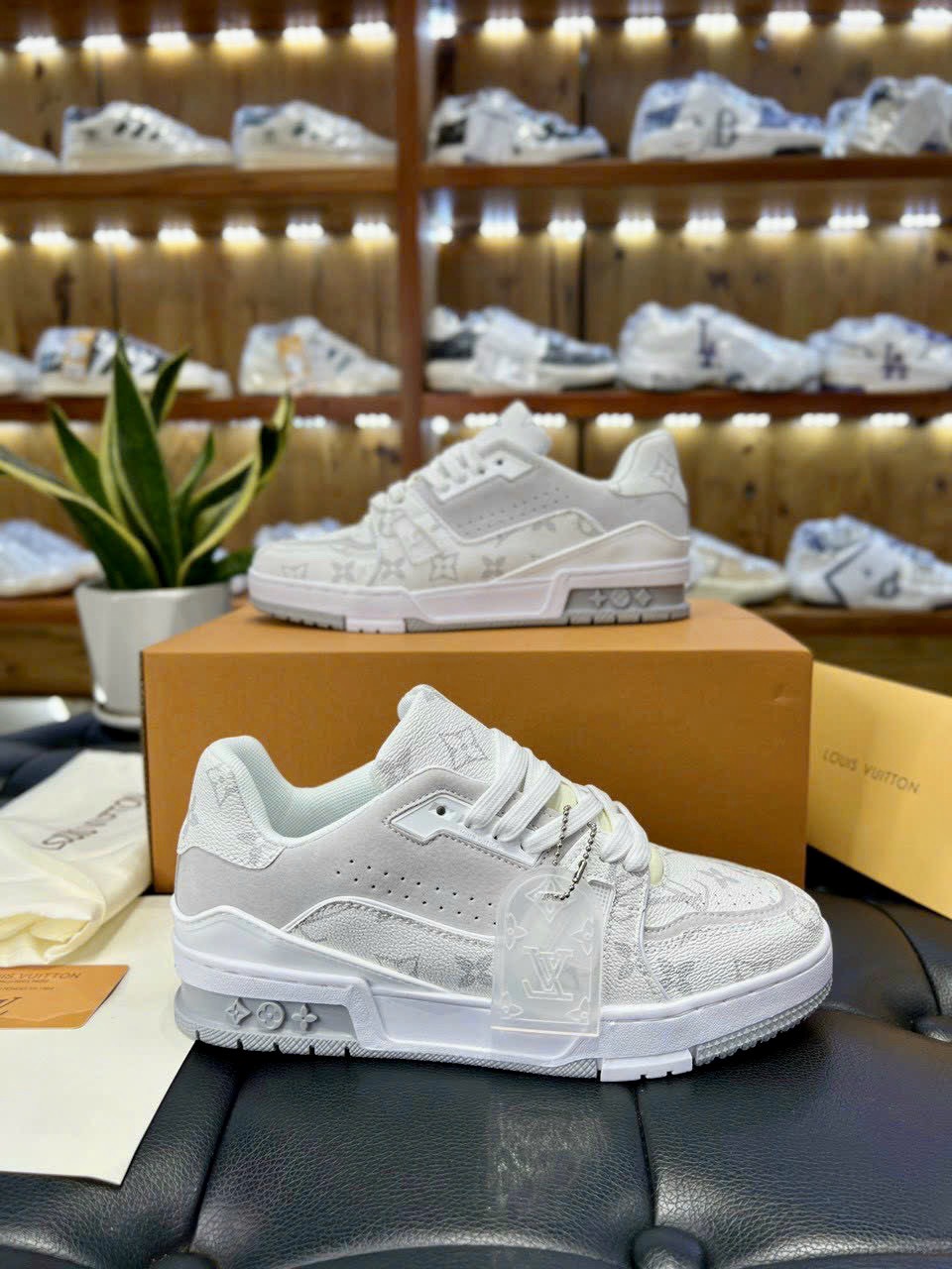 Giày Louis Vuitton LV Trainer White Grey Like Auth