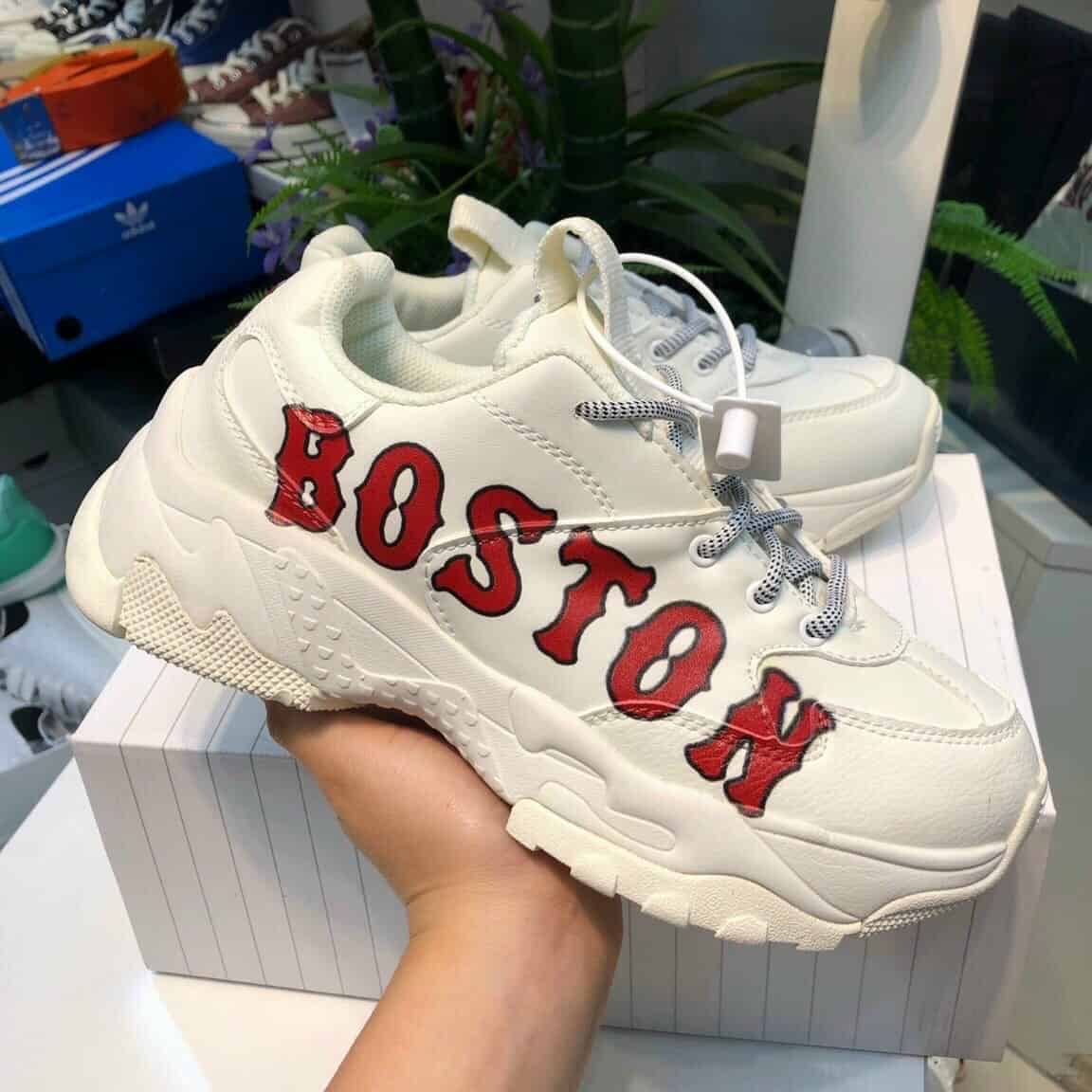 Giày MLB Bigball Chunky Boston Red Sox có tone màu trắng chủ đạo