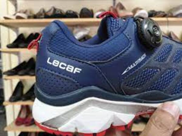 Giày Lecaf có chính sách bán hàng rất tốt