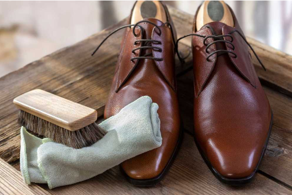 Bật mí cách vệ sinh giày da an toàn và chất lượng nhất