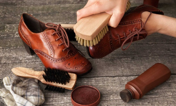 Những lưu ý khi vệ sinh giày da mà bạn cần phải bỏ túi