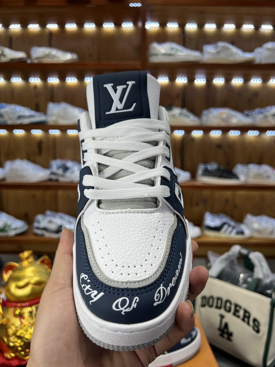 Giày Louis Vuitton LV Trainer #54 City of Dreams New York 2023
