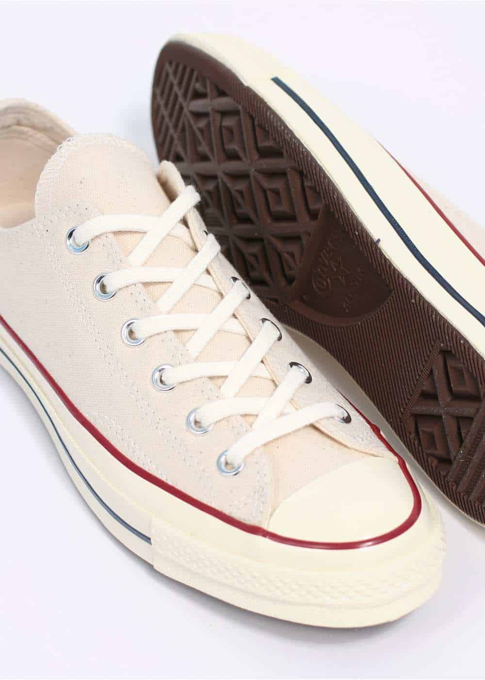 Giày Converse cổ thấp rep 11 có kiểu dáng gọn nhẹ, tối giản, tạo cảm giác thoải mái khi mang