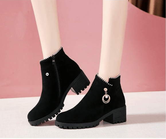 Giày boot nữ cổ thấp dạng đế vuông rất được phái nữ yêu thích