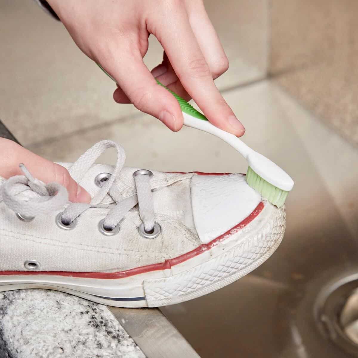 Tẩy vết ố bằng kem đánh răng