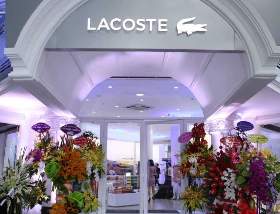 Lacoste cũng mở 1 cửa hàng rất lớn tại Bà Triệu