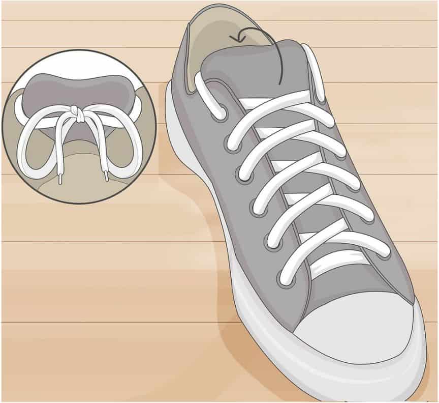 Thắt dây giày giấu dây giúp bạn chế bung tuột khi di chuyển
