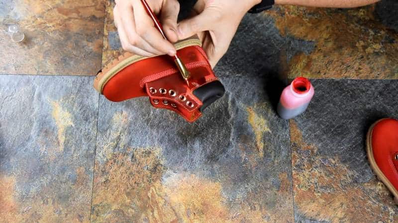 Chuyên gia tư vấn: Nên dùng sơn gì để sơn giày da?