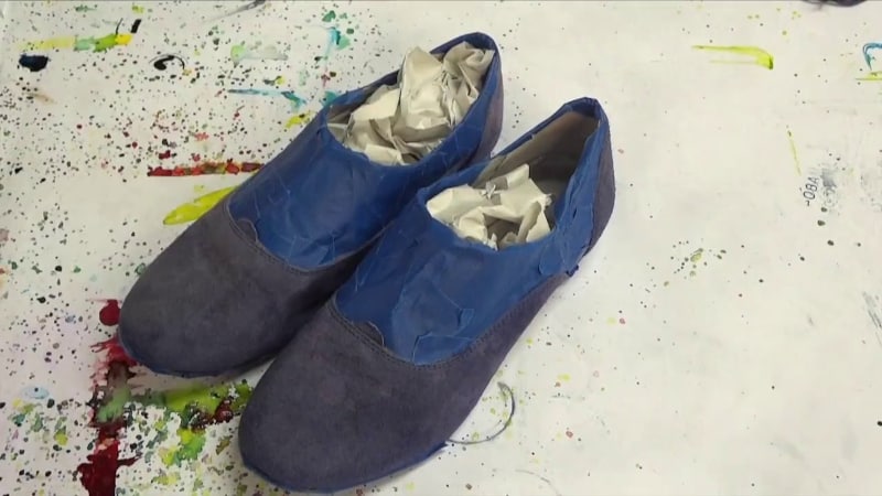 Chuyên gia tư vấn: Nên dùng sơn gì để sơn giày da?