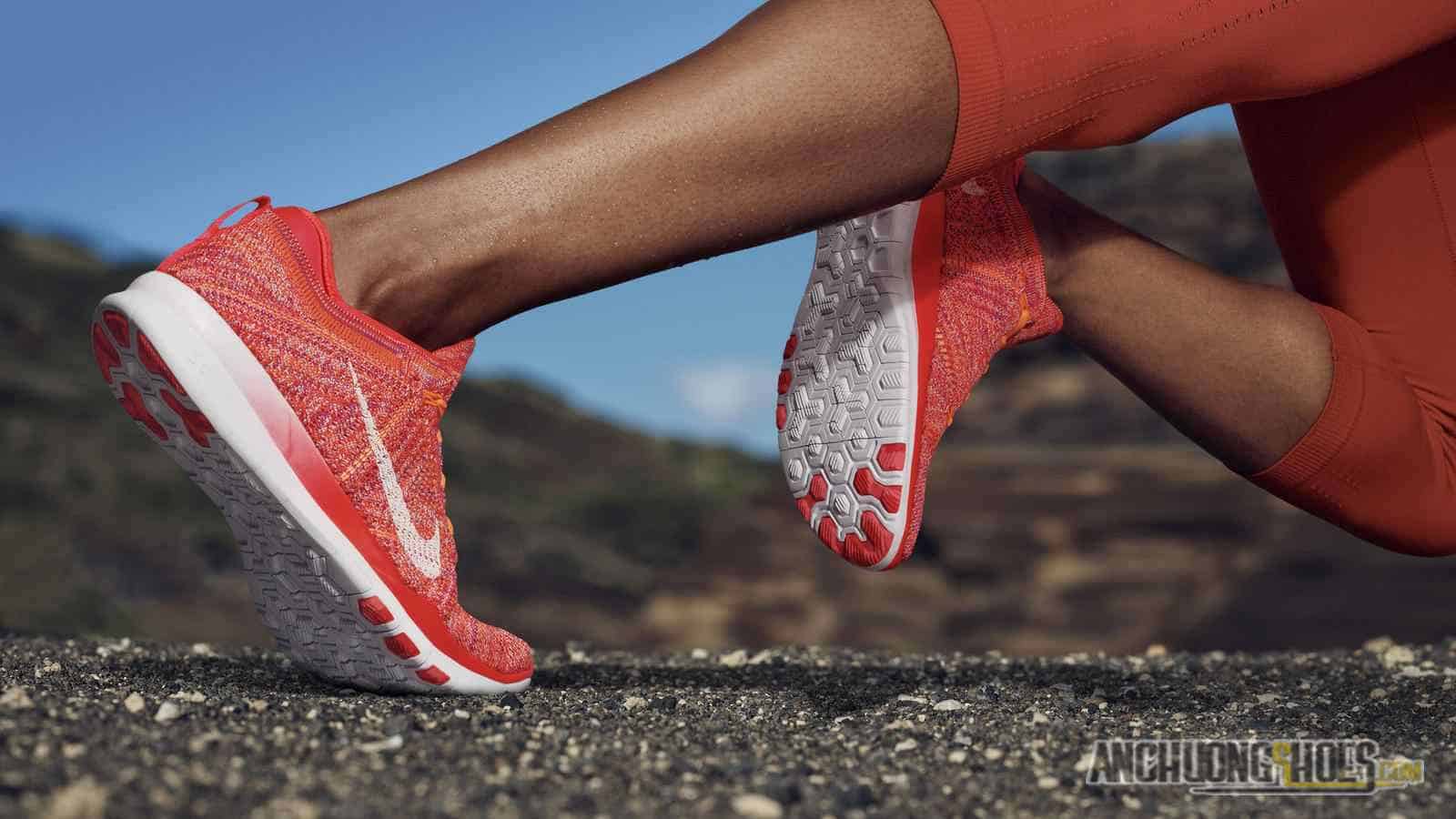 Tobie cùng đội ngũ thiết kế đã sáng tạo ra công nghệ độc - lạ Nike Free với các đường xẻ sâu