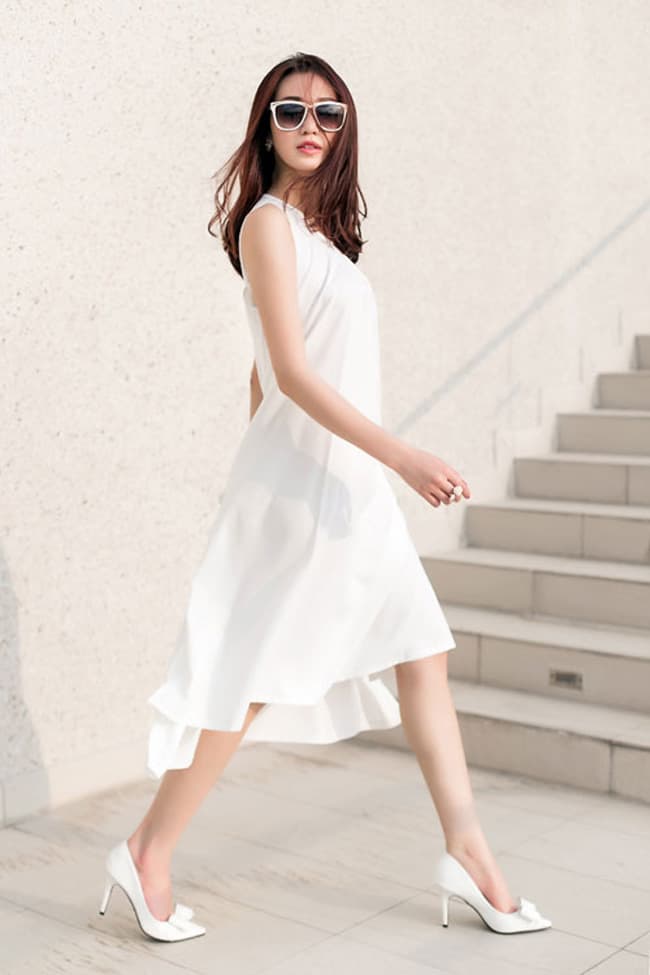 Đầm trắng mang giày trắng là sự kết hợp hoàn hảo