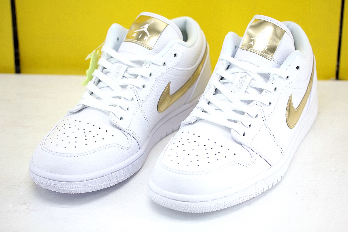 Giày Nike Air Jordan 1 Low White Metallic Gold