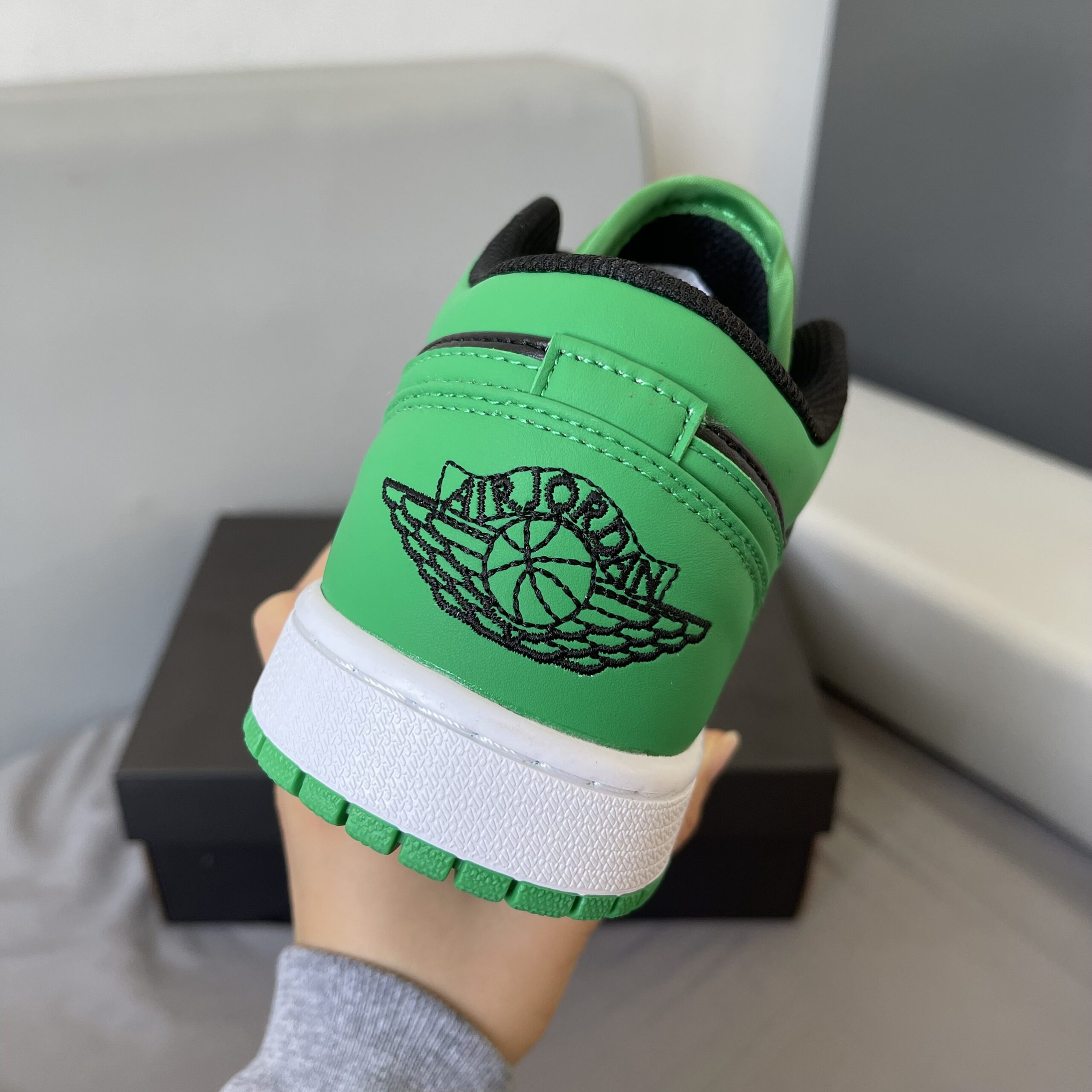 Giày Nike Air Jordan 1 Low Lucky Green Like Auth