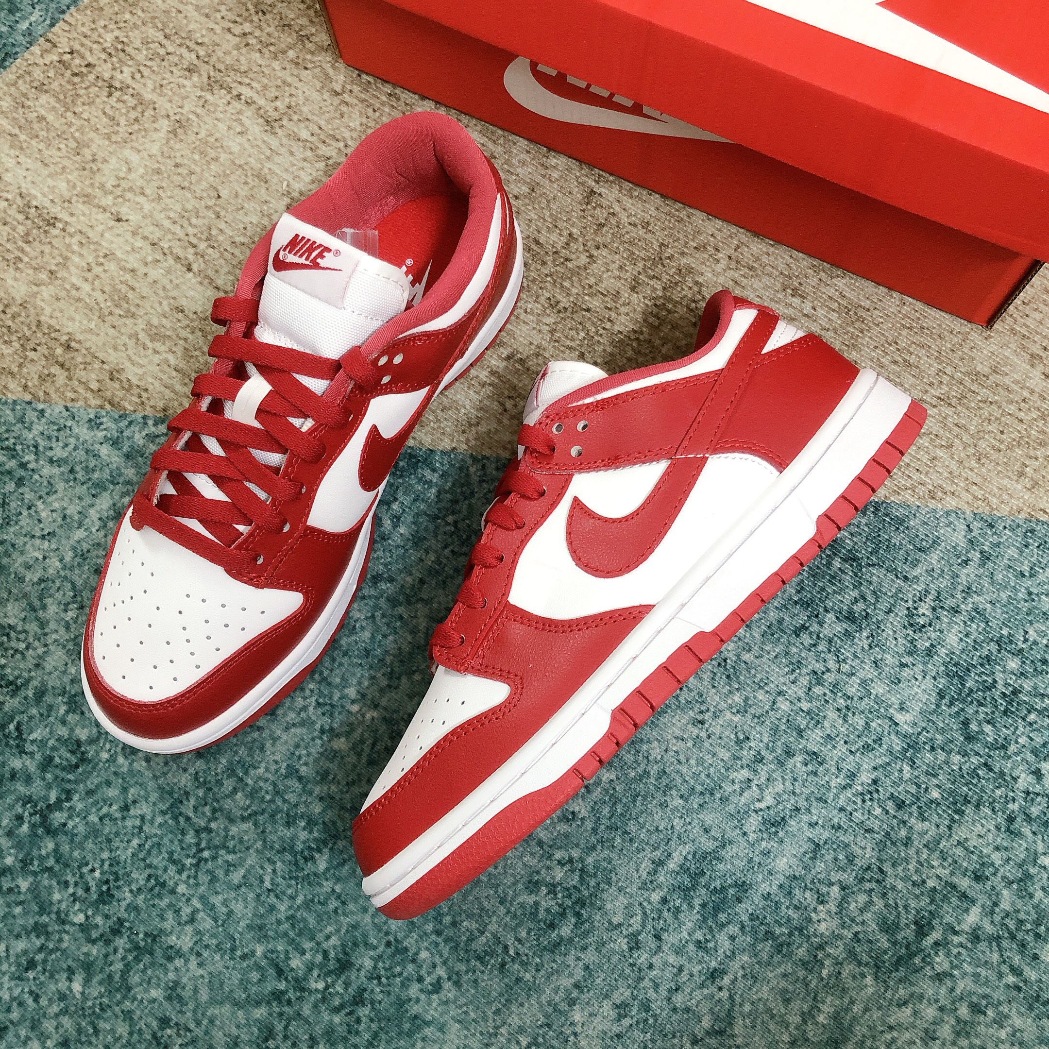 Giày Nike SB Dunk Low Chicago University Red Like Auth