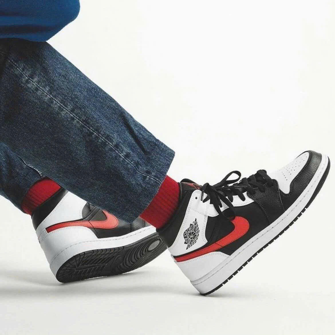 Giày Nike Air Jordan 1 Mid Black Chile Red Siêu Cấp