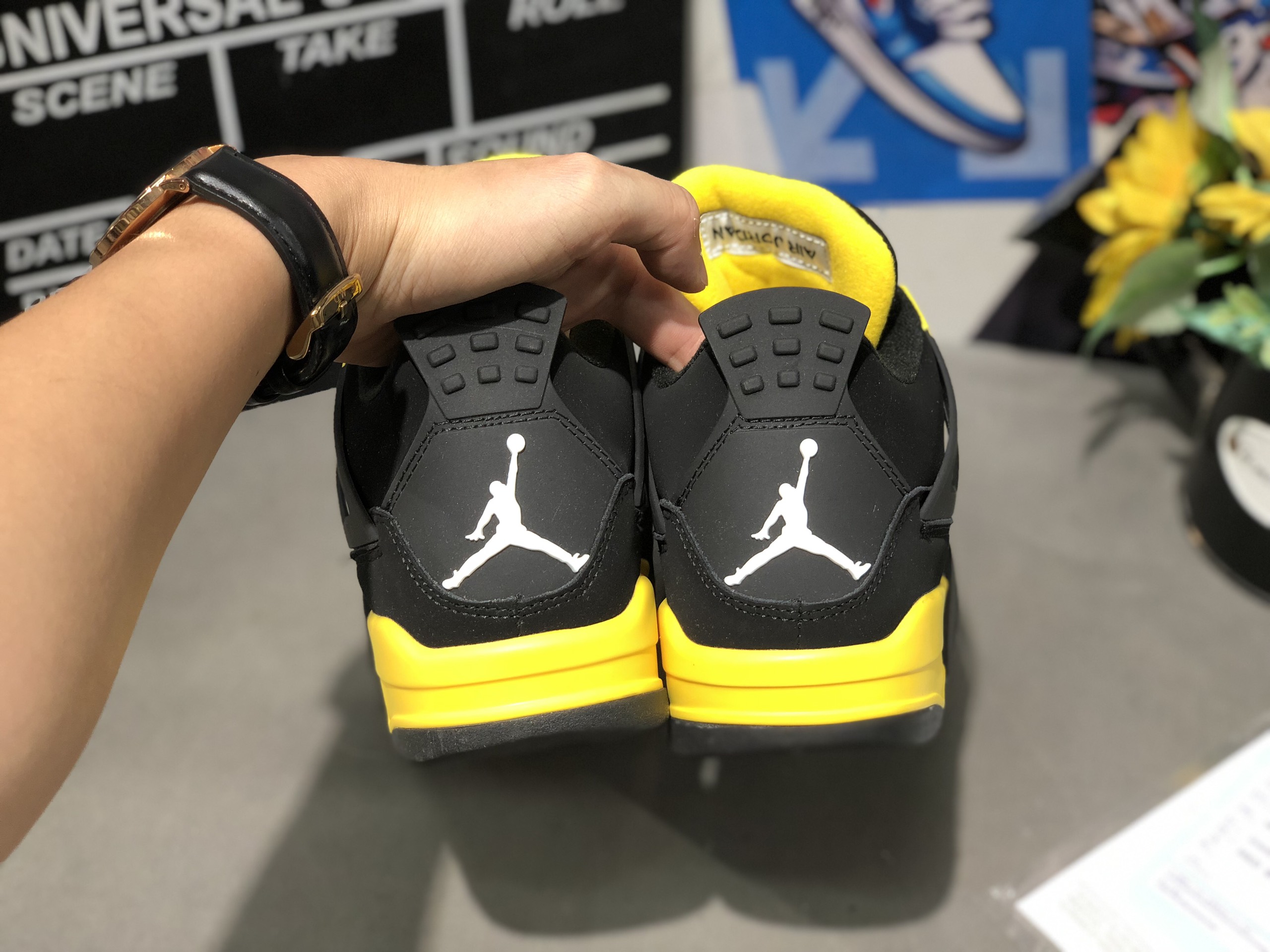 Giày Nike Air Jordan 4 Retro Thunder 2023 Like Auth
