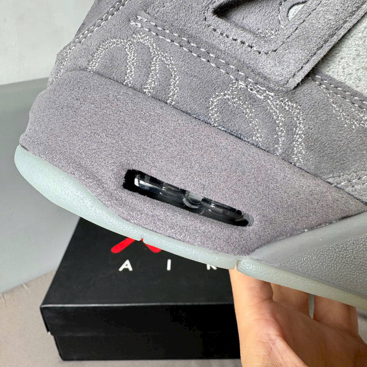 Giày Nike Air Jordan 4 Retro Kaws Best Quality