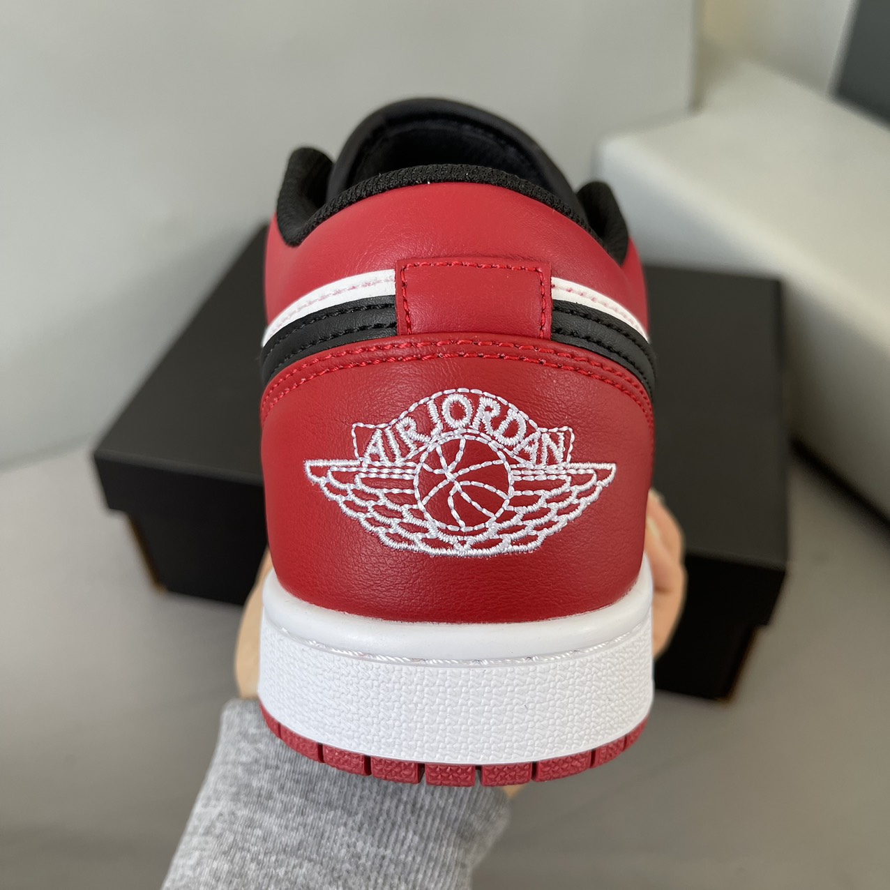 Giày Nike Air Jordan 1 Low Bred Toe Like Auth